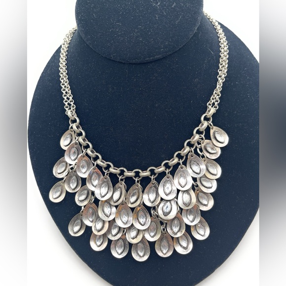 Crystal Falls Premier Designs Necklace - Picture 3 of 3